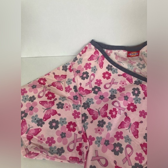 Breast cancer awareness and butterflies scrub top womens fits like a S or XS - Picture 2 of 5